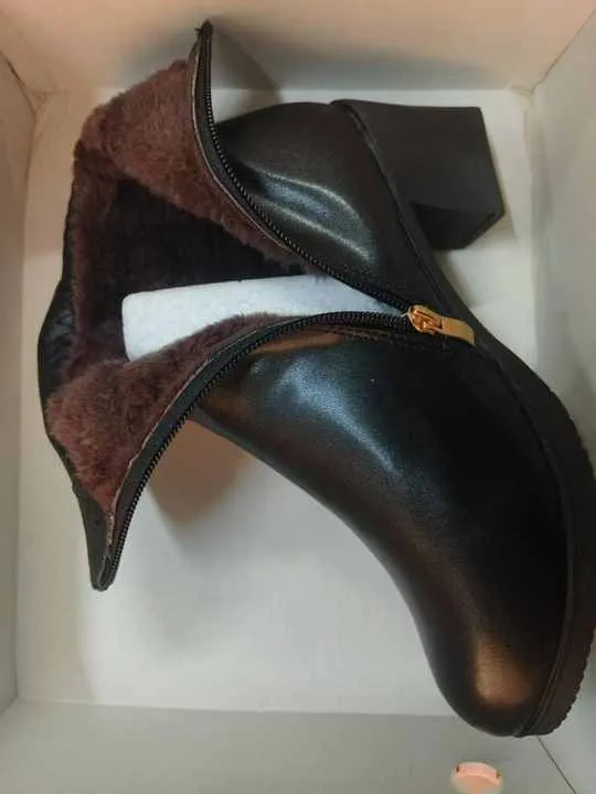 أحذية سميكة من الجلد الناعمThick soft leather shoes