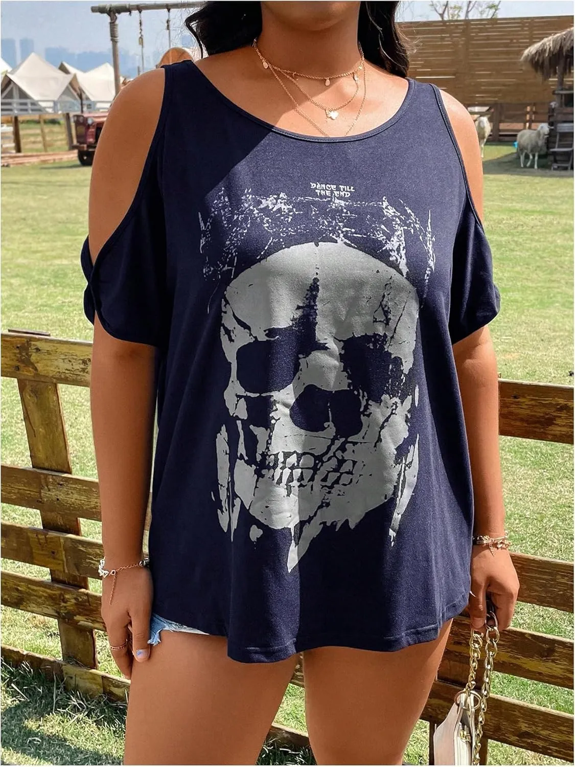 SOLY HUX Women's Plus Size Graphic Tees Skull Print Cold Shoulder Short Sleeve Summer T Shirt Tops
